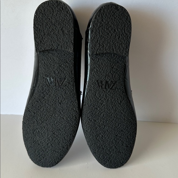 Zara Women’s Croc-Embossed Black Loafers - Picture 10 of 17